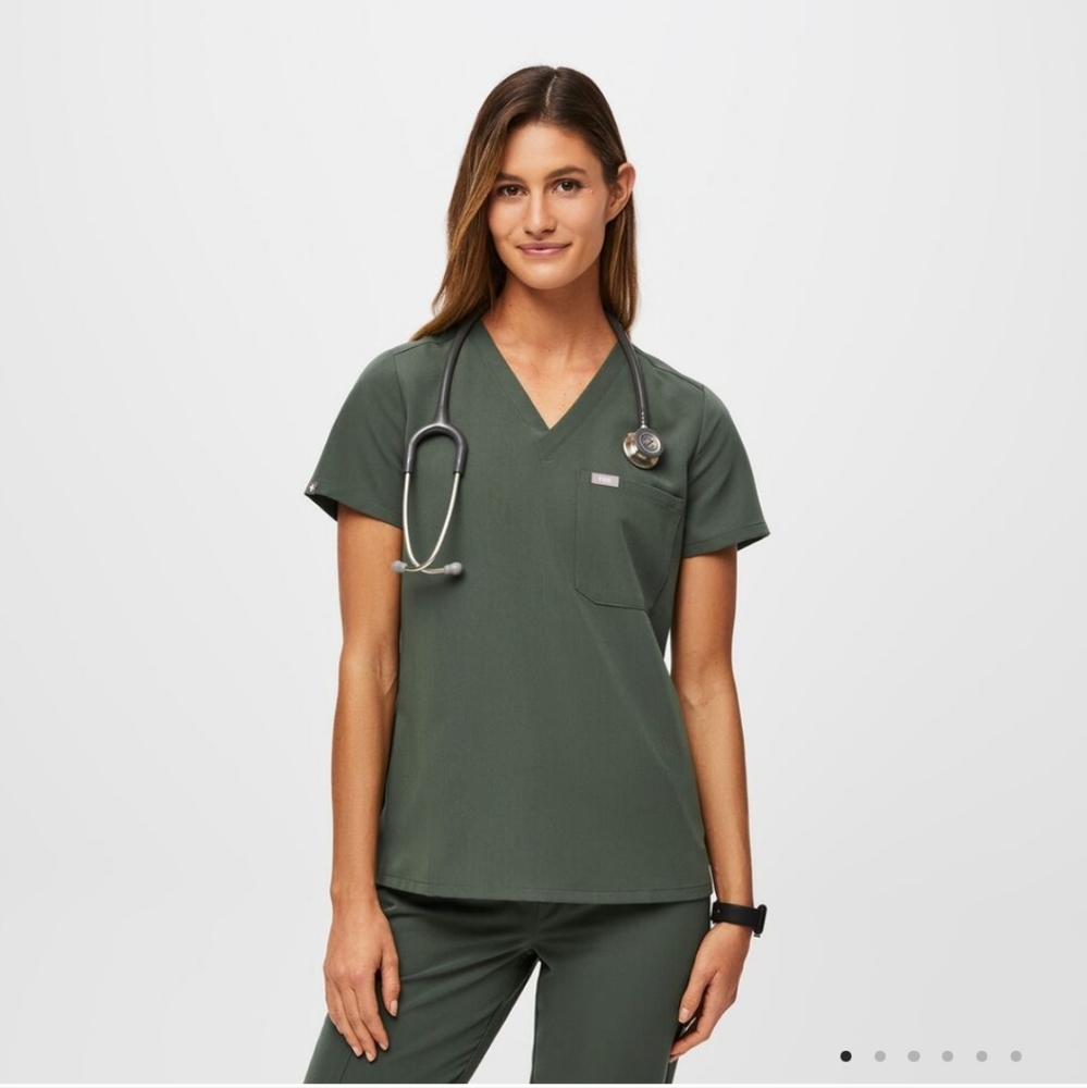 Figs- Catarina one pocket scrub top